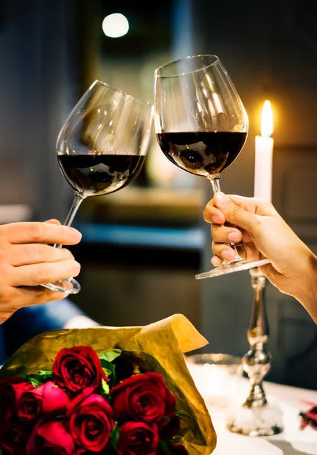 The Gentlemen's Guide to Being the Quintessential Romantic On a Date With an Escort
